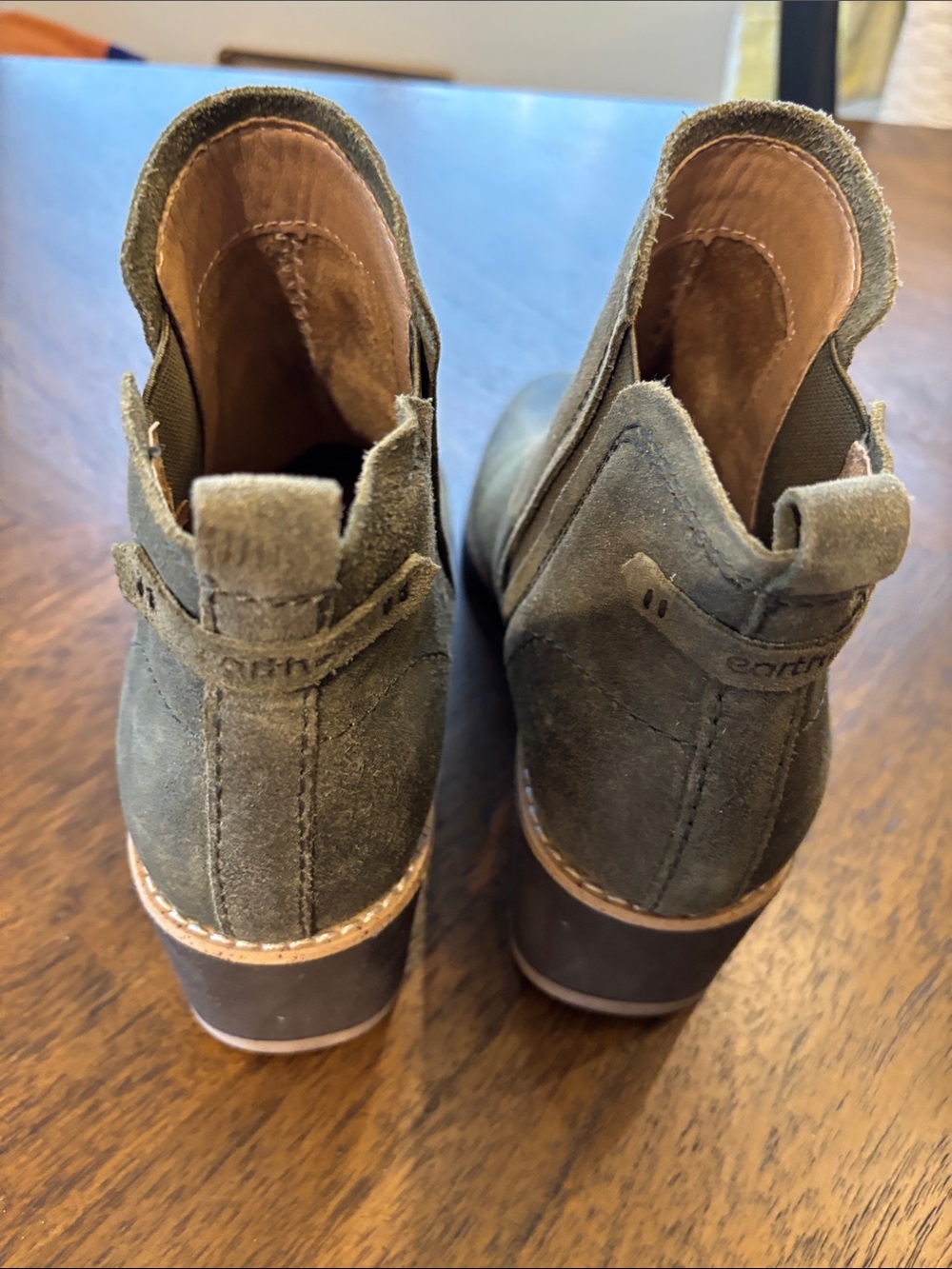 Earth women’s chukka Boots in Olive Suede - Picture 7 of 7